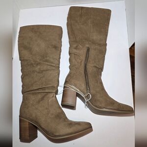 Universal Thread Tan Heeled Boots